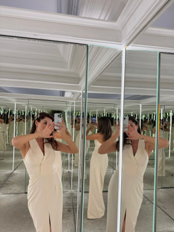 Платье макси с открытыми плечами и атласным воротником