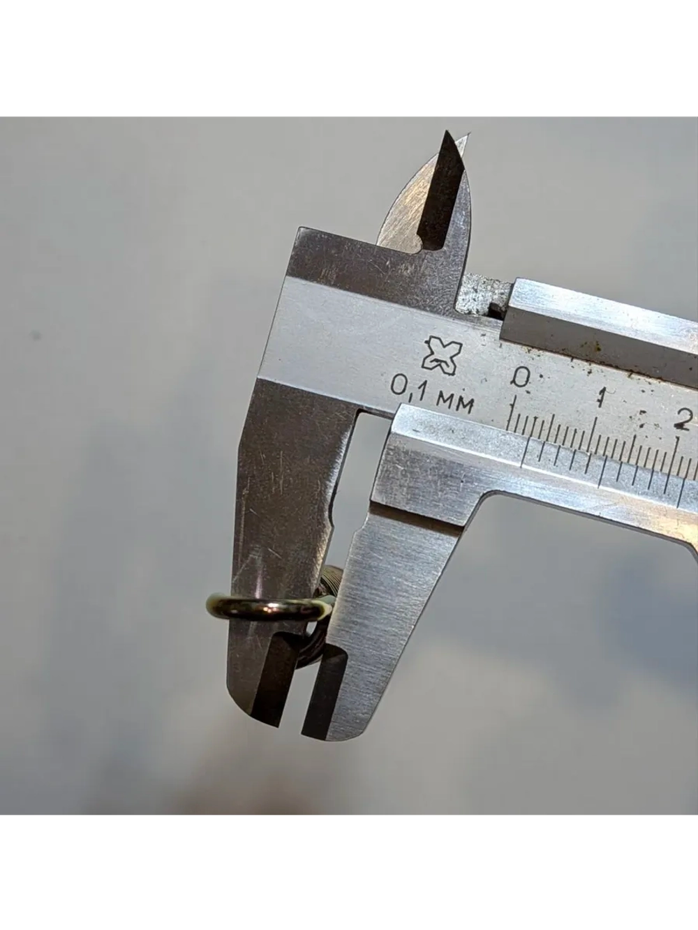 - - Пружина центральной подставки Alpha