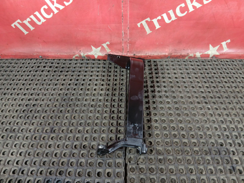 Кронштейн  бампера правый