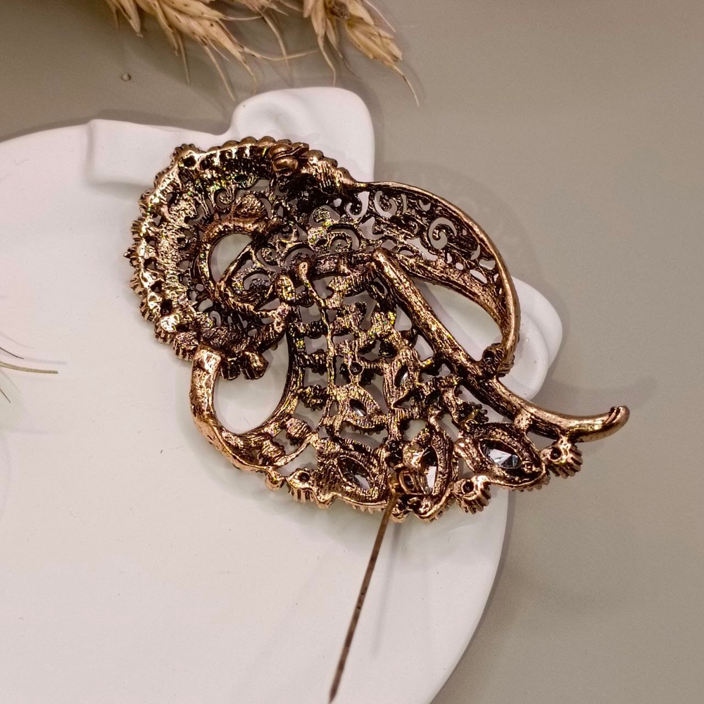 Брошь "Винтаж" со стразами.