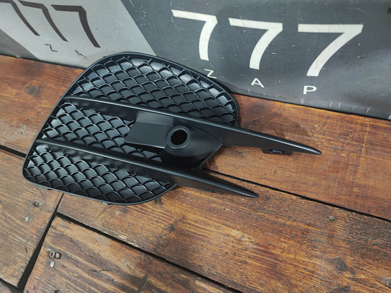 Накладка переднего бампера MB GLC (X253) Новая STMD53000GB1