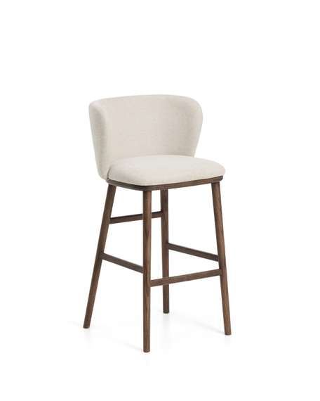 Барный стул Ciselia из бежевого шенилла с ножками из ясеня в отделке орех