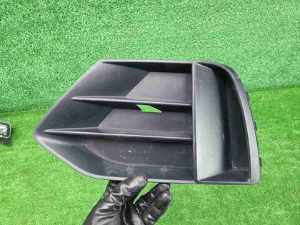 Решетка переднего бампера левая Audi Q3 2 (18-25)