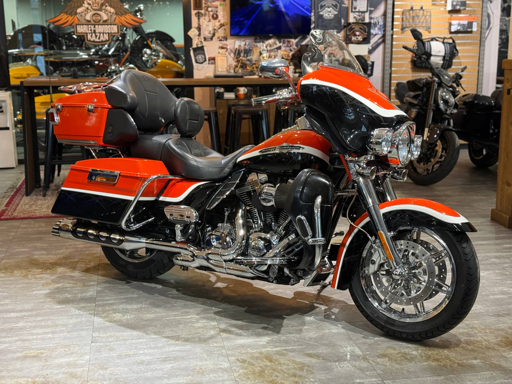 Harley-Davidson CVO Ultra Classic Limited, 2012