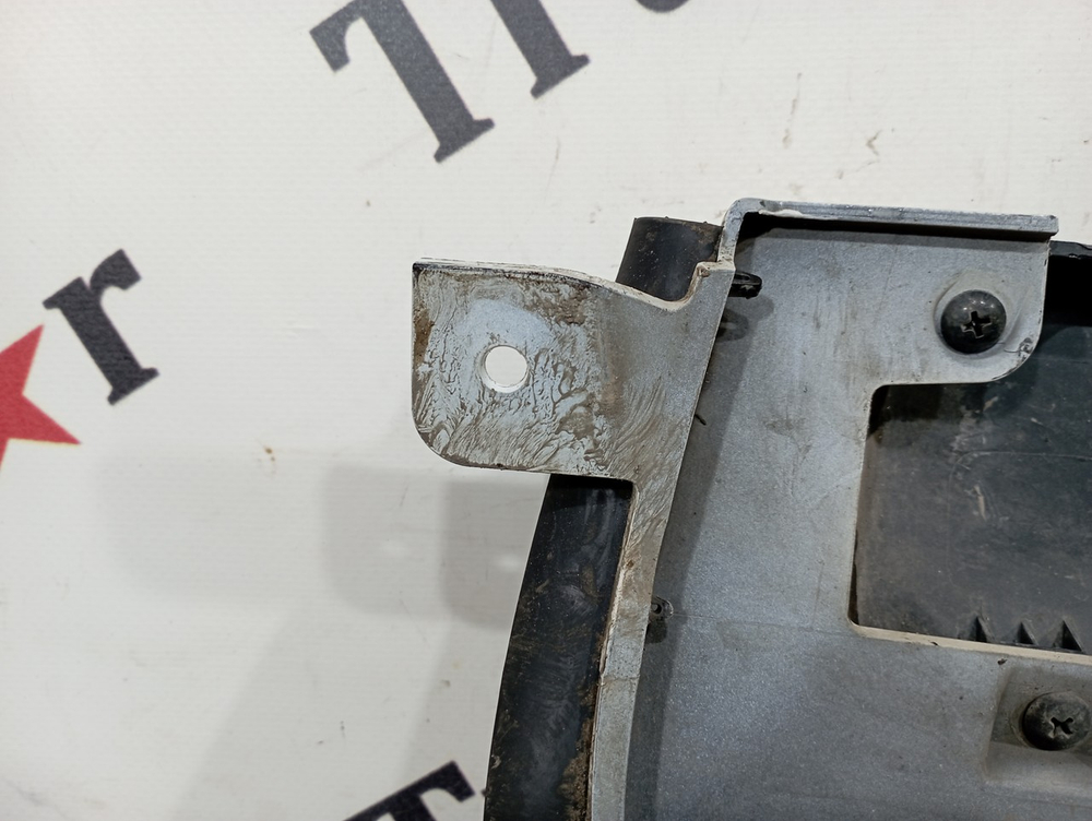 Накладка стойки лобового стекла наружная левая