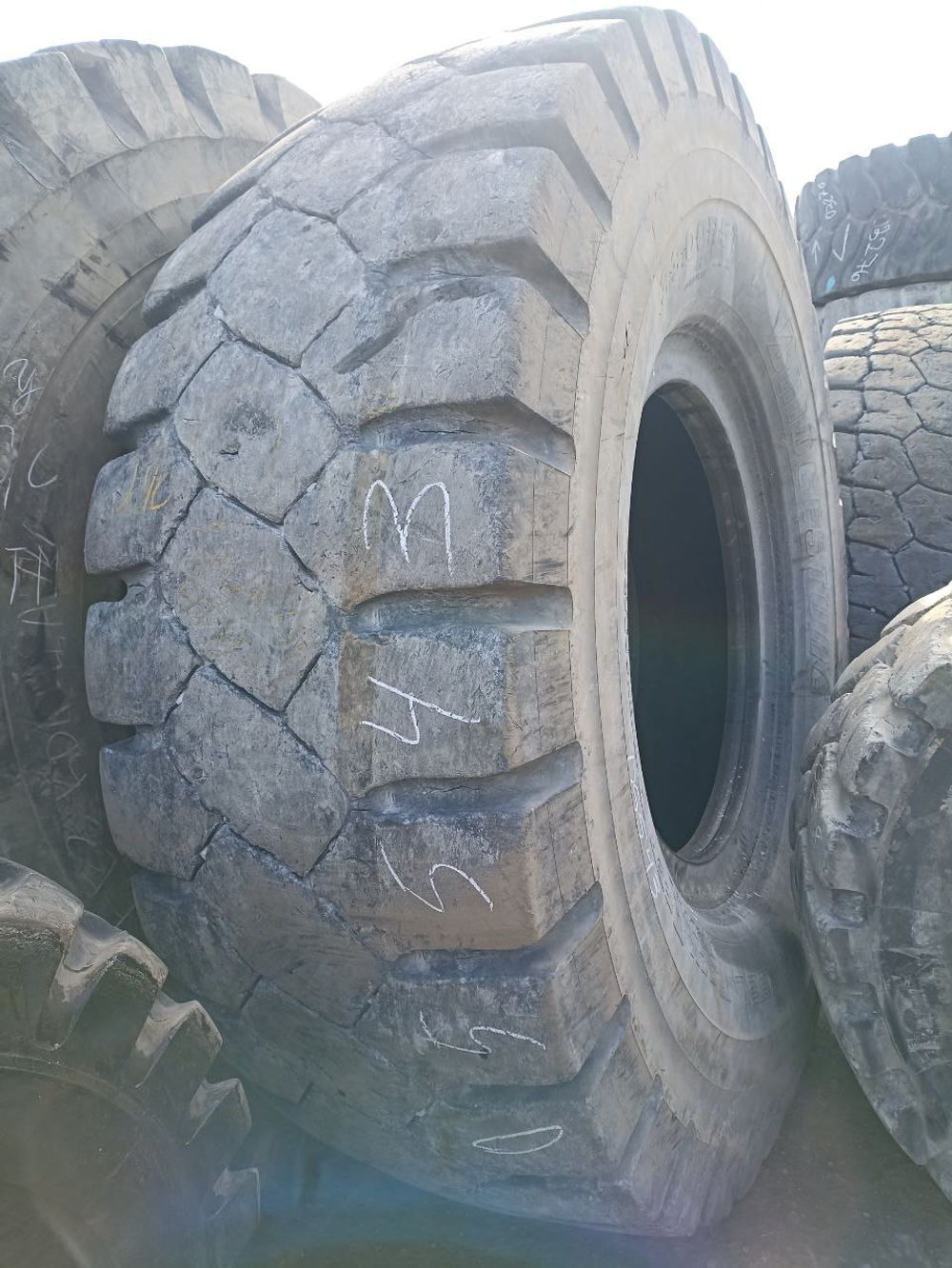 33.00R51 Bridgestone VRDP шина б/у