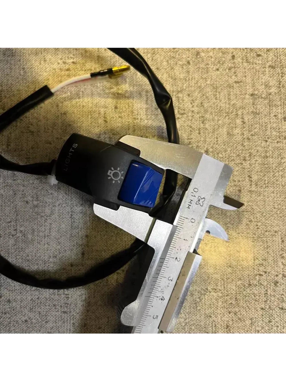 Кнопка включения фары для мотоцикла