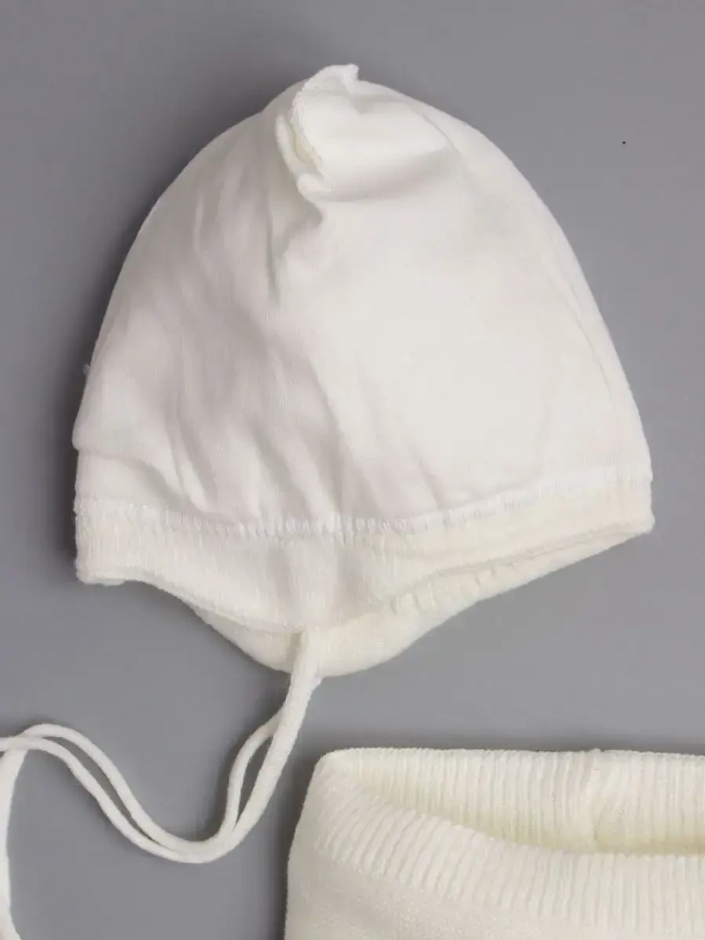 Шапка и снуд вязаная демисезонная для детей