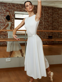 Белый купальник без рукавов