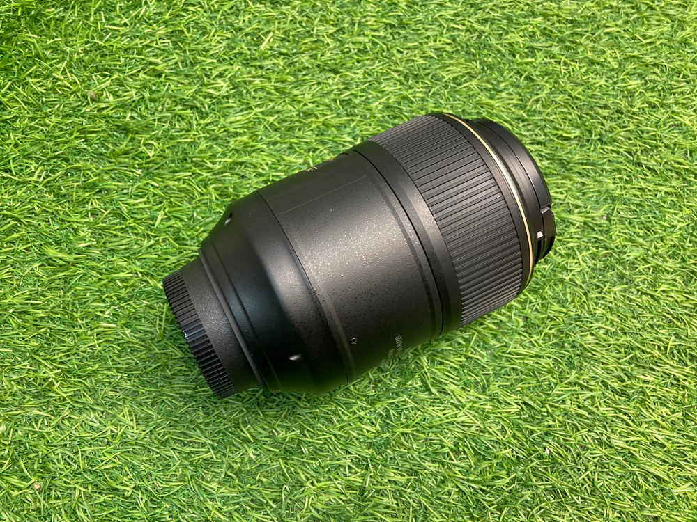 Nikon 105mm 2.8G IF-ED AF-S VR Micro-Nikkor