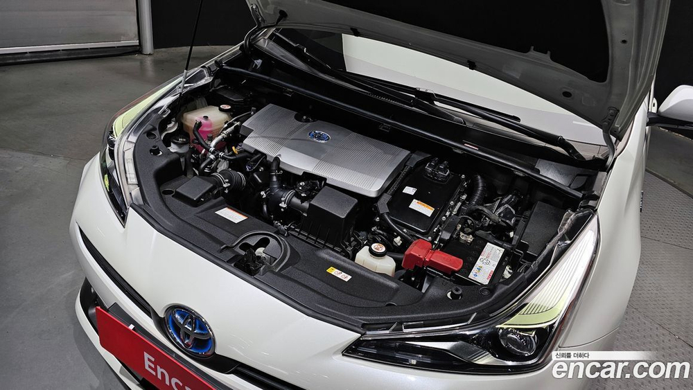 Toyota Prius 4 Generation 1.8 (10.2019)