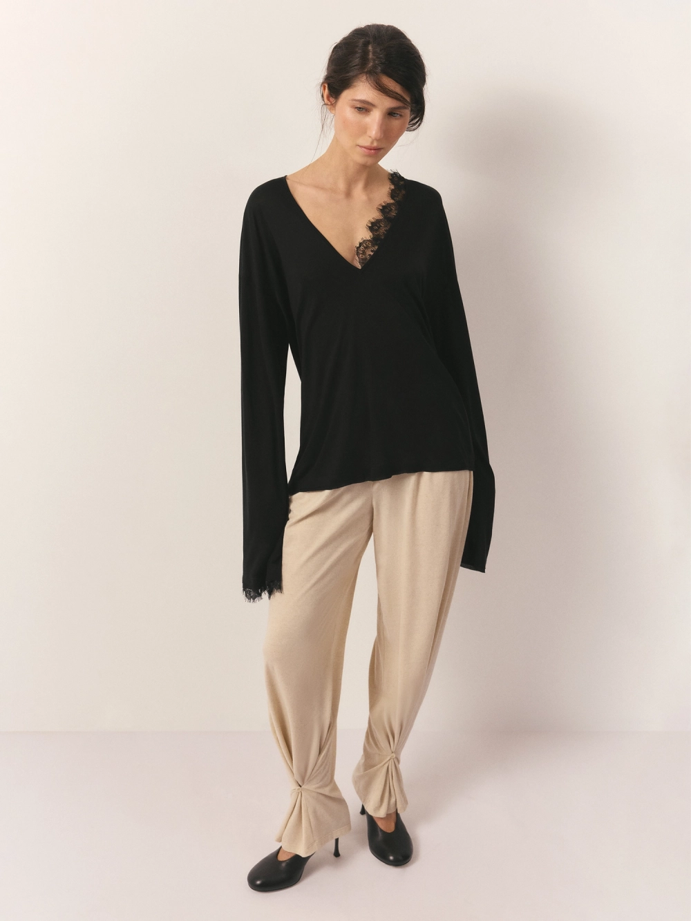 Лонгслив с кружевом