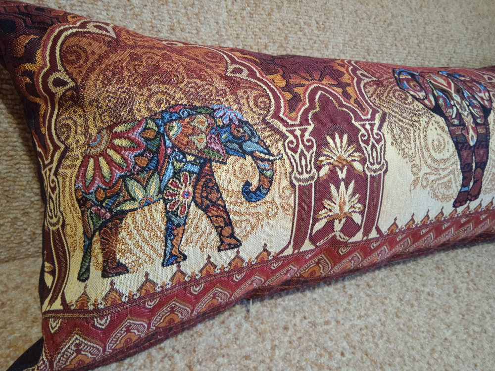 Декоративный гобеленовый чехол Слоны 34х87