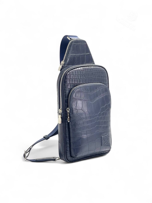 Сумка-слинг Louis Vuitton Avenue из кожи крокодила