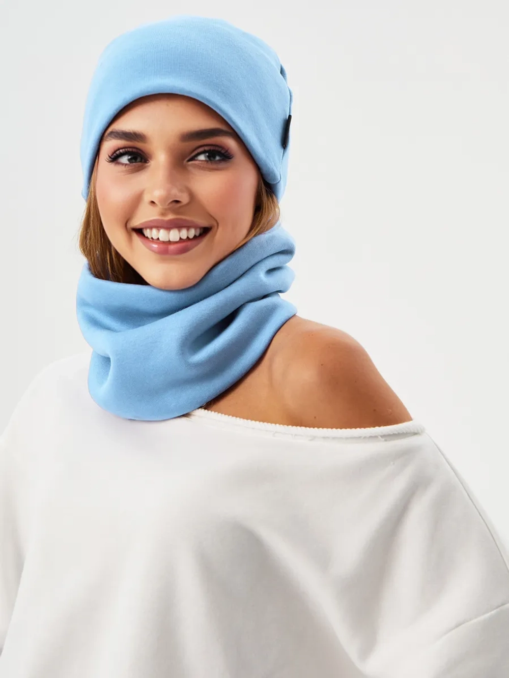 Шапка бини с начесом для хвоста, дред и кос