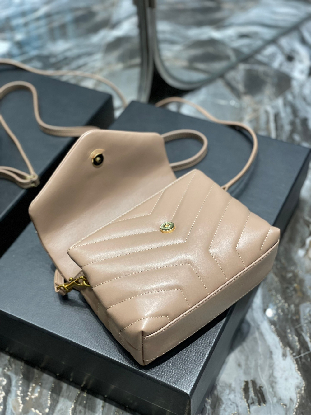 Saint Laurent Loulou 20 cm