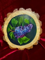 Картина «Веточка сирени» на срезе дуба с корой | Автор: Ефимова Ольга