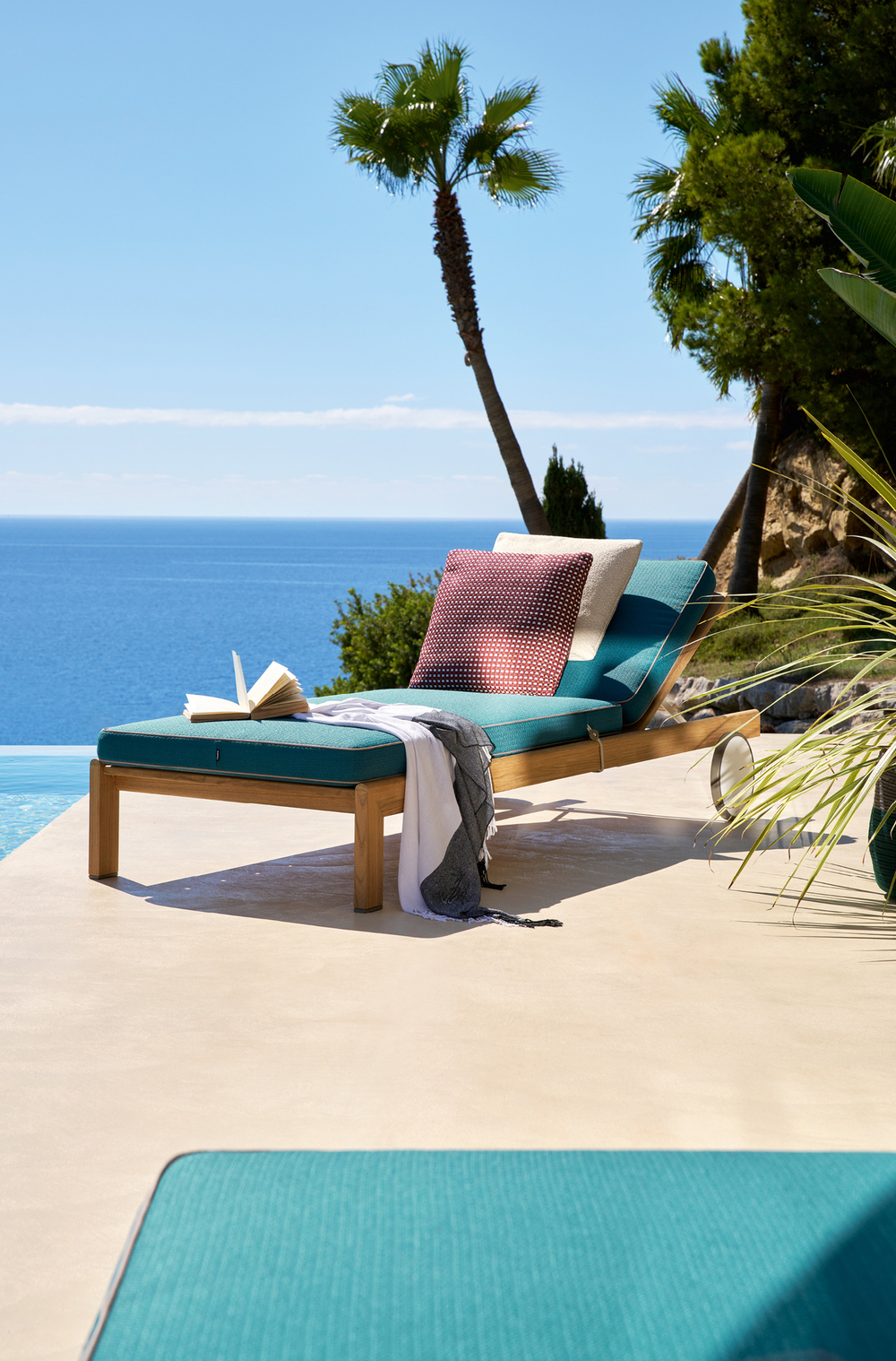 Шезлонг Cassina LIE OUT