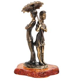 Народные промыслы AM-1153 Фигурка «Парочка под зонтом» (латунь, янтарь)