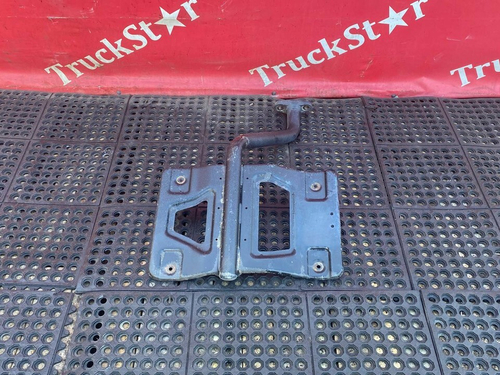 Кронштейн крыла переднего правого 2024г