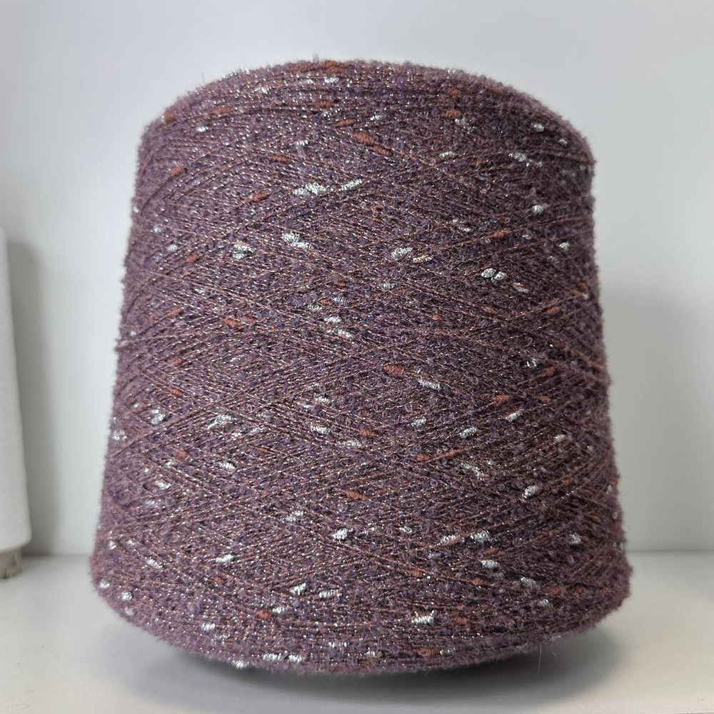 VOICE - Ri.Go; 45% альпака, 19% меринос, 17% п/а, 19% люрекс; 650м/100гр; Букле мелкое, col.16570, цвет: припыленный инжир с серебристыми шишками; S504