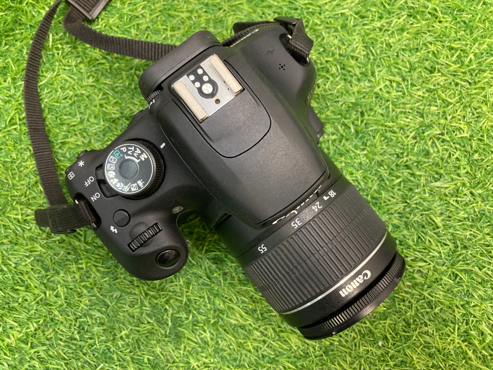 Canon 1200D kit 18-55mm 3.5-5.6 III 2.500 кадров