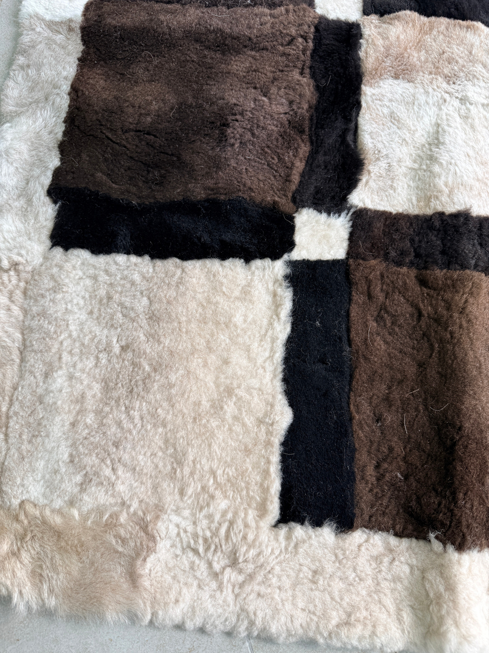 Ковер прямоугольный натуральный мех овчина, 200 х 180 см.