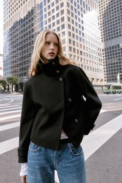 Короткий пальто с высоким воротником - ZARA