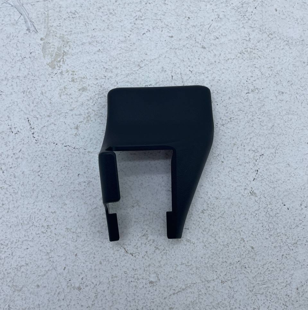 COVER, SEAT TRACK BRACKET, INNER FR 72127-48070-C0 7212748070C0