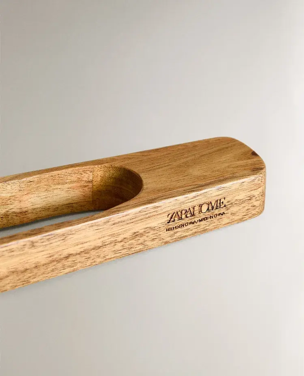 ZARA HOME СИЛИКОНОВЫЕ ЩИПЦЫ С ДЕРЕВЯННОЙ РУЧКОЙ, КРЕМОВЫЙ