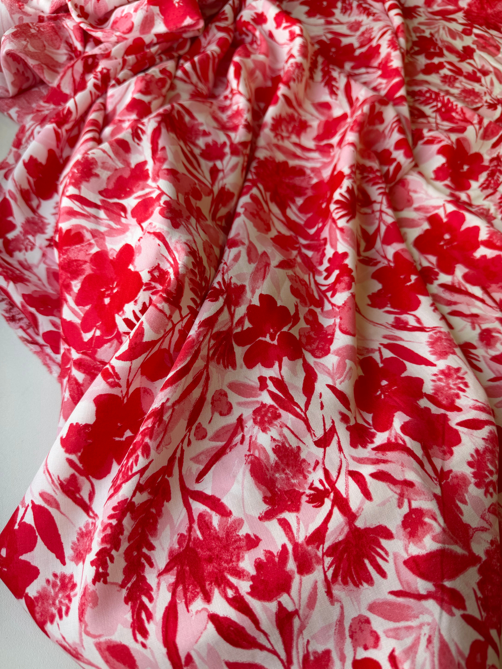 Вискоза (штапель) Красные акварельные цветы