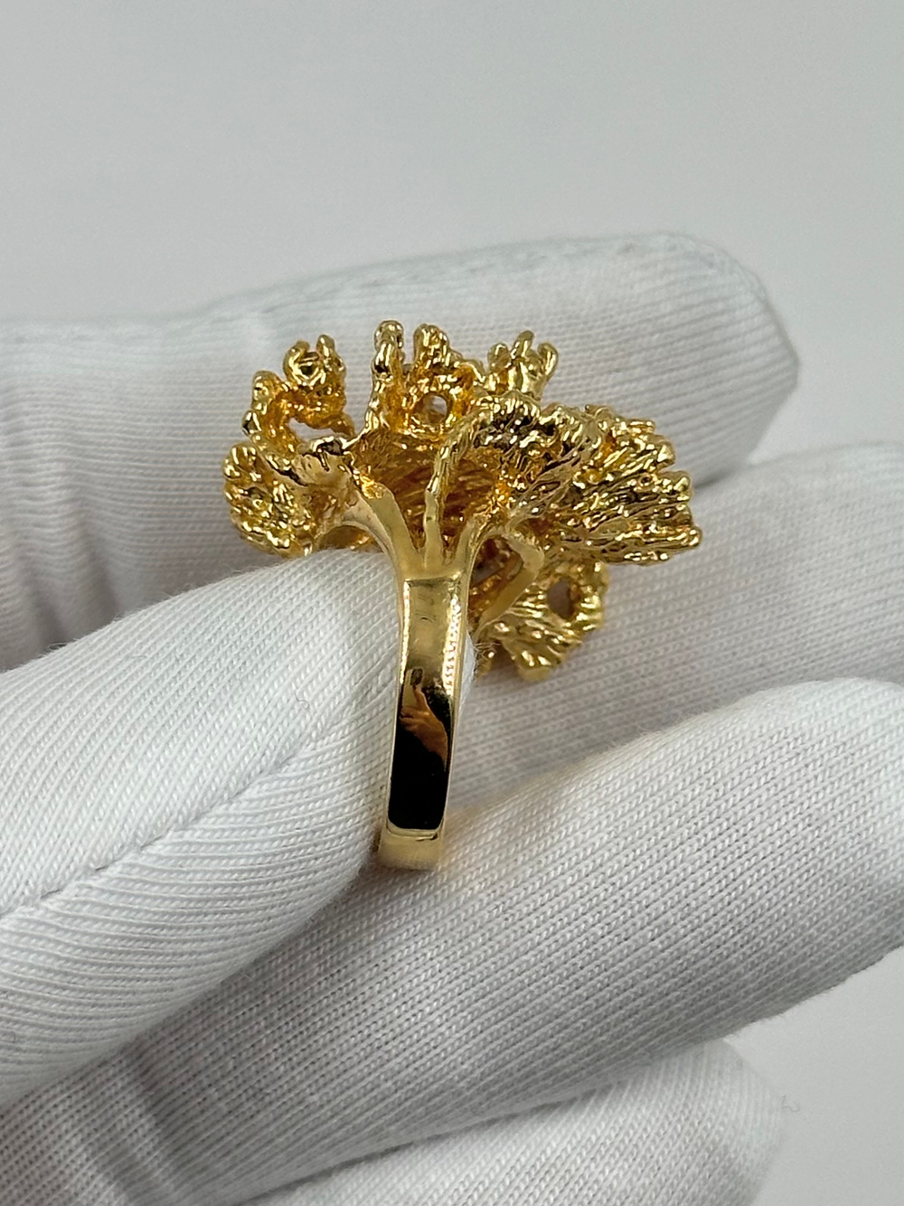 Кольцо с кристаллами