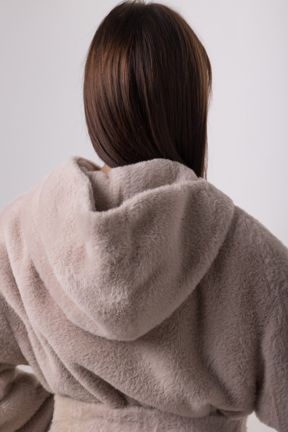 Пальто с капюшоном утепленное