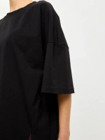 Футболка оверсайз удлиненная с разрезами по бокам