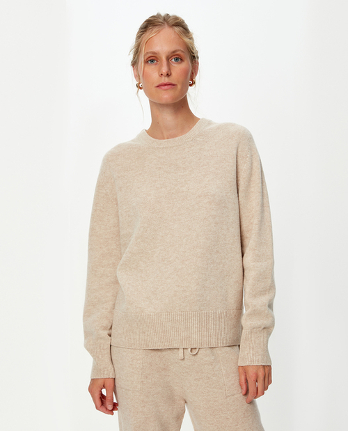 Объемный джемпер из шерсти мериноса