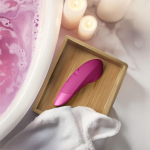 Розовый бесконтактный клиторальный вибростимулятор Womanizer Enhance Pink Vibrant WZSN1SG2