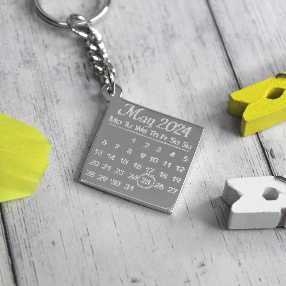 Серебряный брелок Календарь с гравировкой даты на заказ