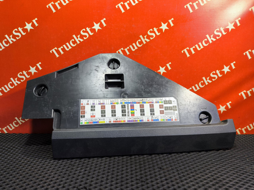 Крышка блока предохранителей