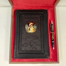 Ежедневник А5 "Иван-царевич и Жар-птица" (обложка из натуральной кожи) и ручкой с росписью Палех в футляре