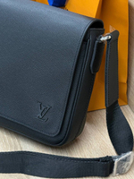 Сумка-мессенджер Louis Vuitton