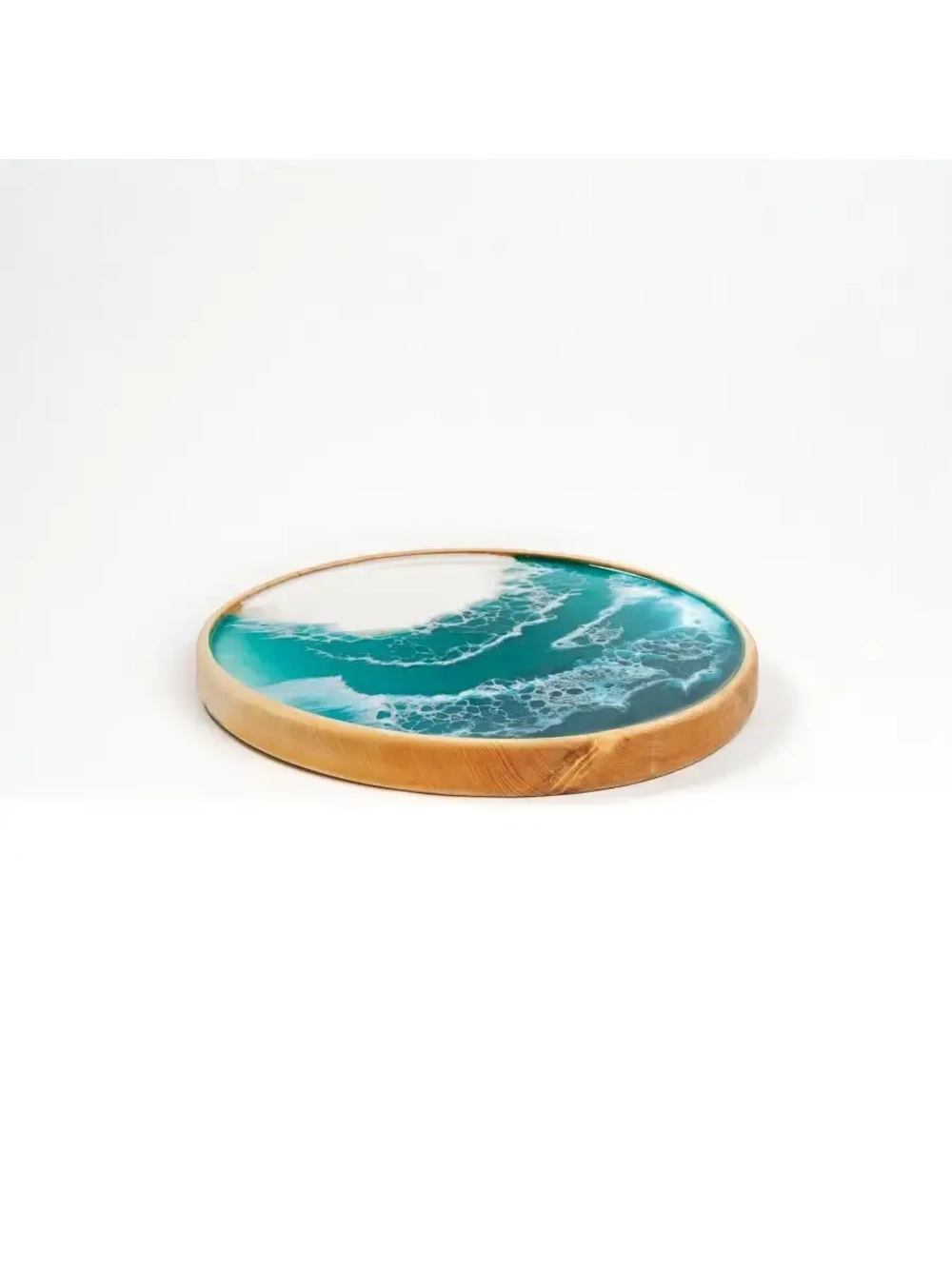 Деревянный поднос с эпоксидной смолой