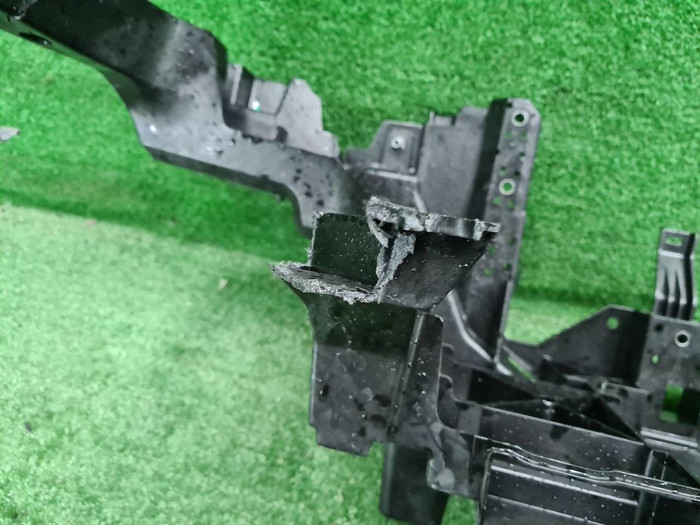 Телевизор Lixiang L9 (2022-н.в.)