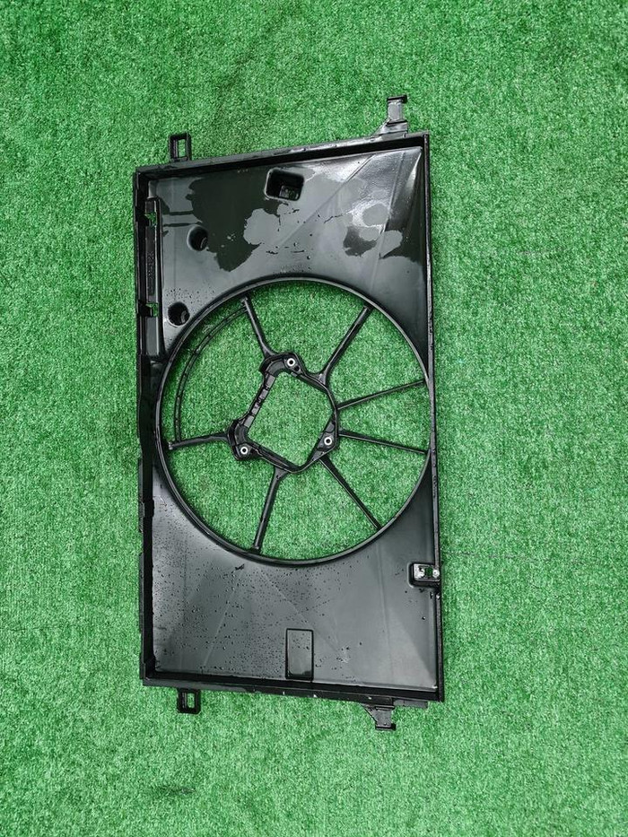 Диффузор вентилятора Lexus UX (2018-н.в.)