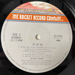Винтажная виниловая пластинка LP Elton John 21 At 33 (Japan 1980) (Obi) Chasing The Crown