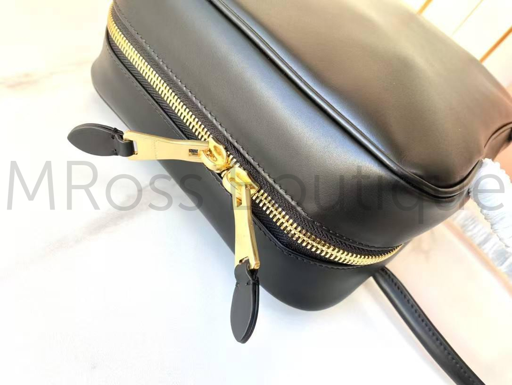 Черная кожаная сумка Miu Miu
