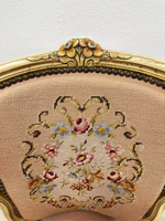 Старинное кресло с гобеленовой обивкой