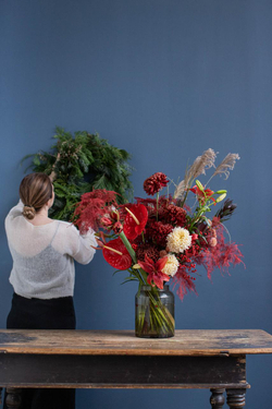 Интерьерный красный