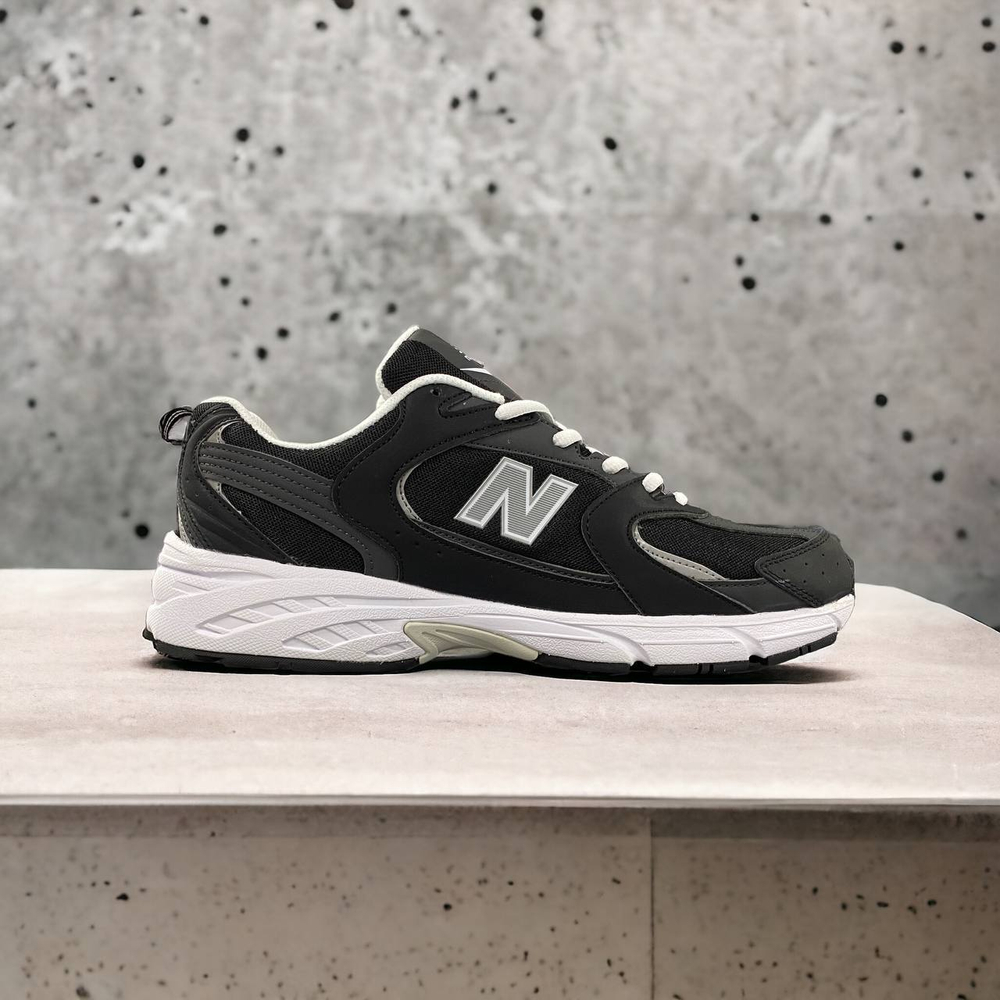 New Balance 530 • Black/White
