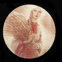 Кулон-брелок с изображением славянской богини Макошь. Материал дерево. Диаметр 4см. Толщина 3мм