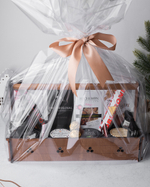 Подарочный набор с медом, чаем и шоколадом в деревянном ящике